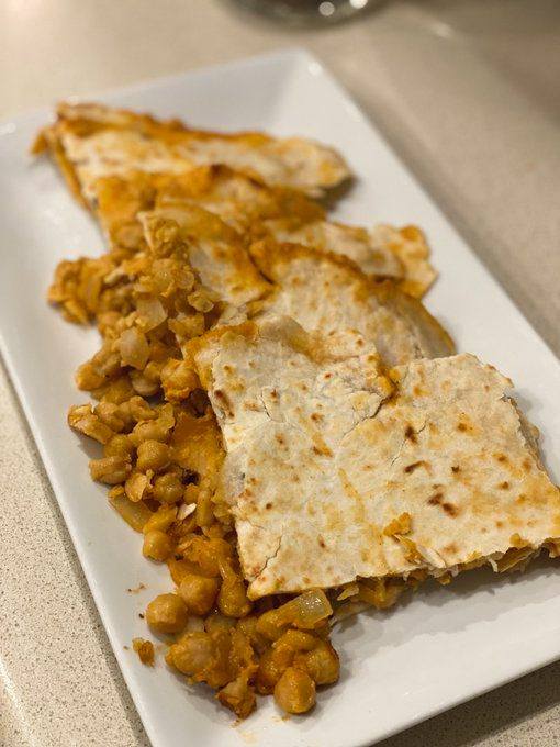 🌶️🔥 This Buffalo Chickpea Quesadilla Will Keep You FULL for 16+ Hours! 🥗💥 Creamy, spicy, and packed with protein …