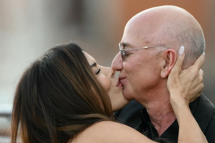Jeff Bezos & Lauren Sánchez Spotted on Water Taxi a Day After Their Wedding, Igniting Stir about Their Interaction